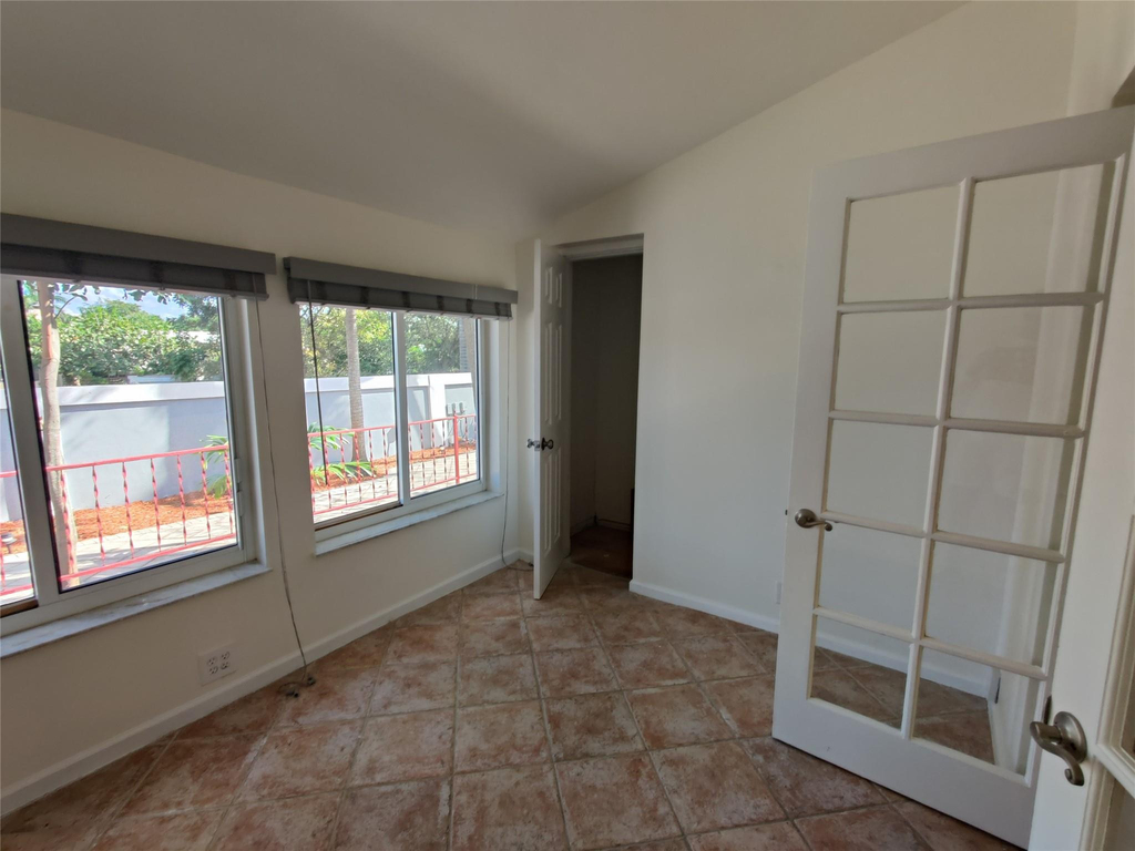 733 Ne 18th Avenue - Photo 5