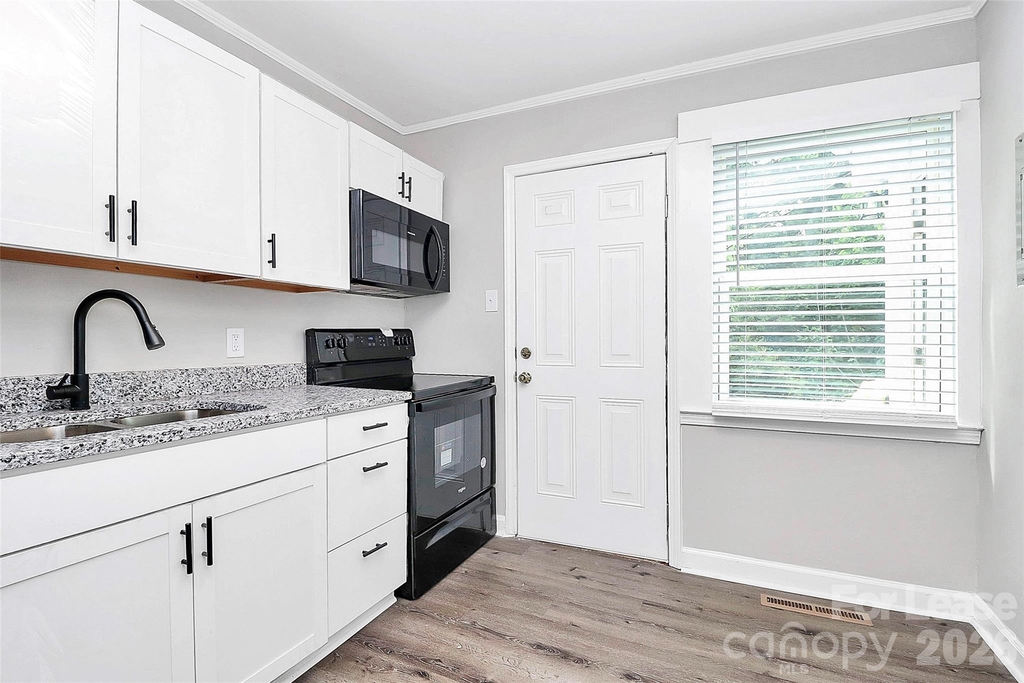 1825 Academy Street - Photo 3