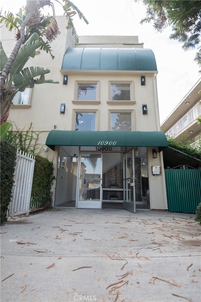 10900 Blix - Photo 0