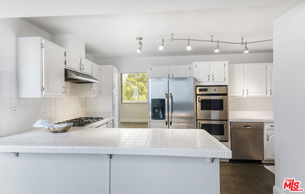 17366 W Sunset Boulevard - Photo 11