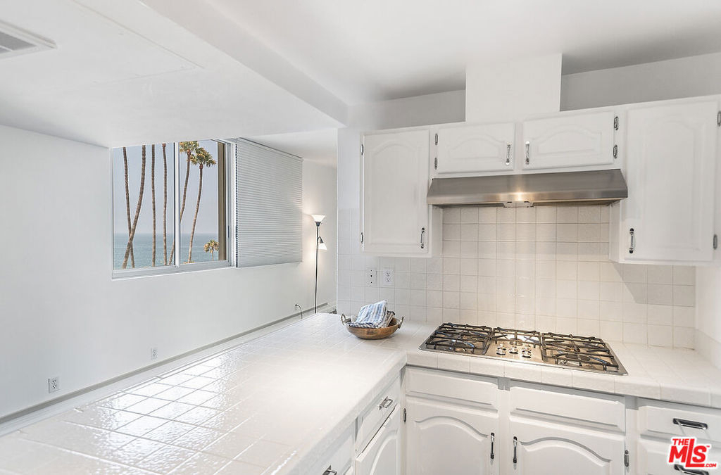 17366 W Sunset Boulevard - Photo 12