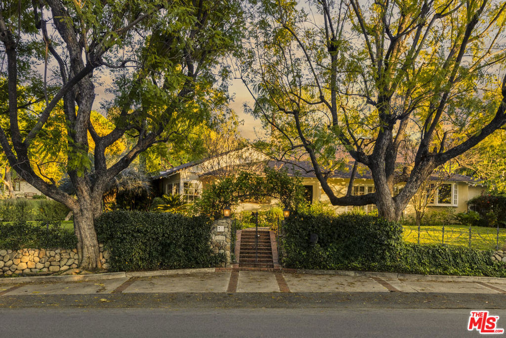 13166 Valley Vista Boulevard - Photo 2