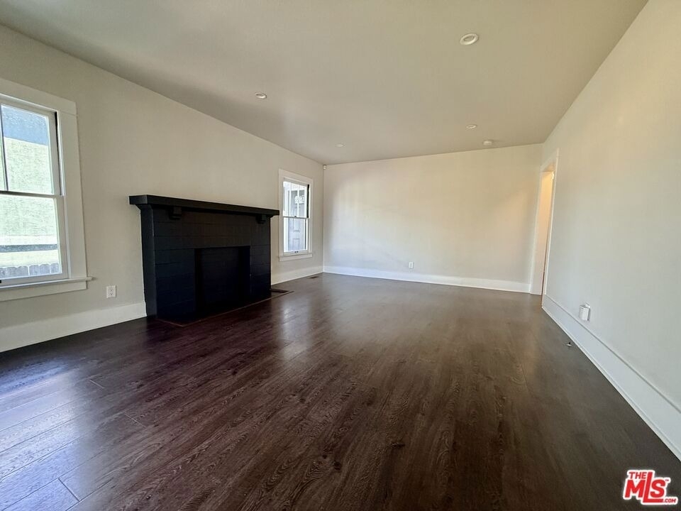 854 Serrano Place - Photo 11