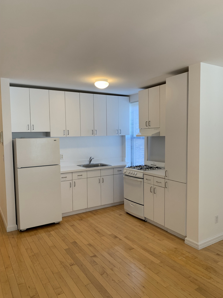 31-79 35th Street - Photo 1