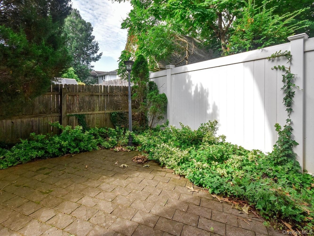 49 Ashwood Road Apt A - Photo 19