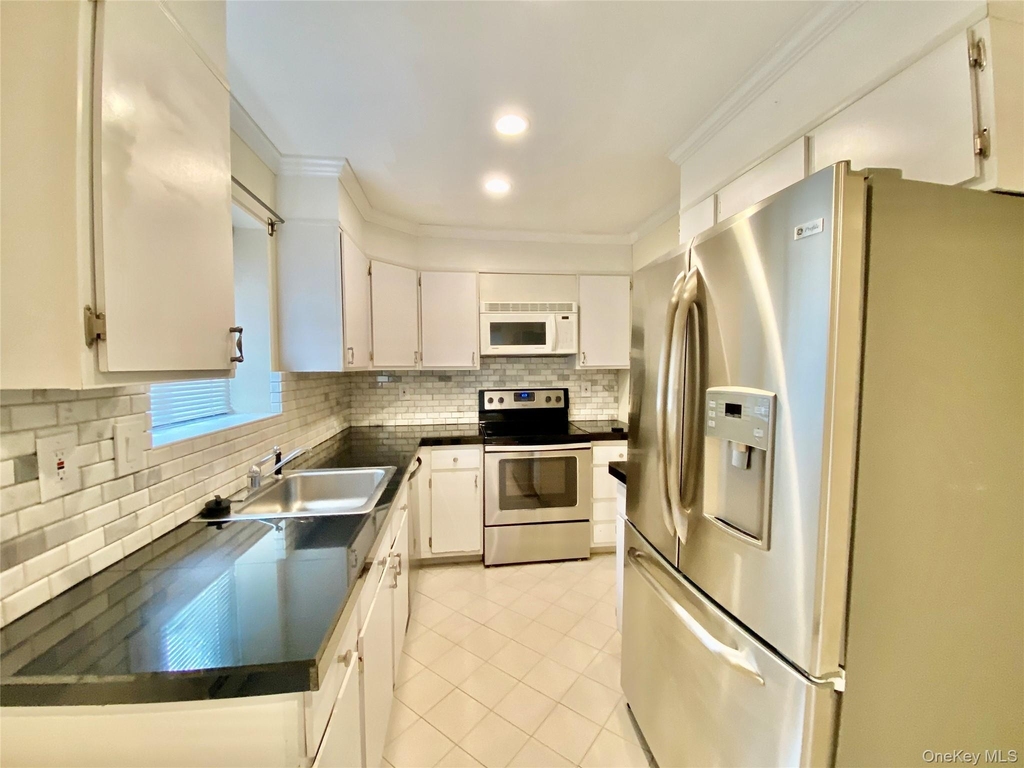 75 Greenway Close - Photo 4