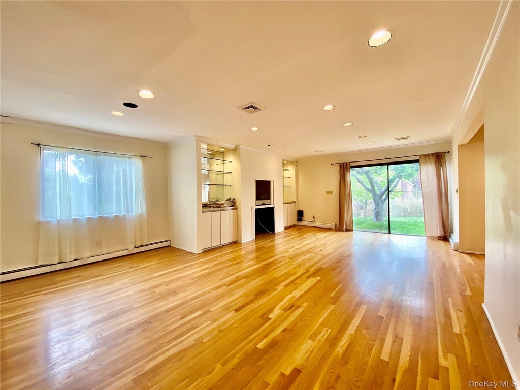 75 Greenway Close - Photo 2