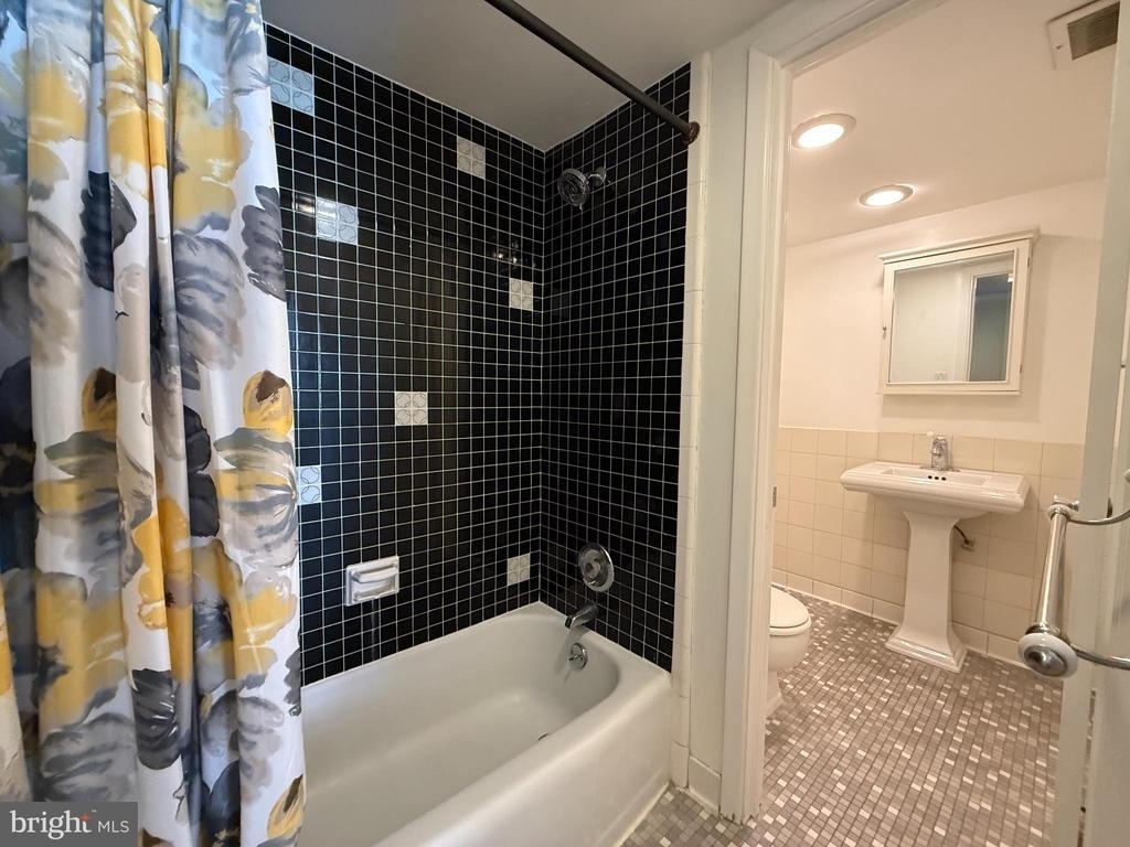 5353 Columbia Pike - Photo 8