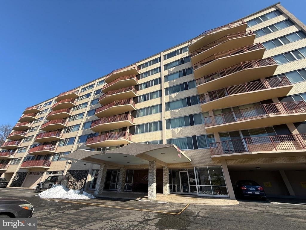 5353 Columbia Pike - Photo 0