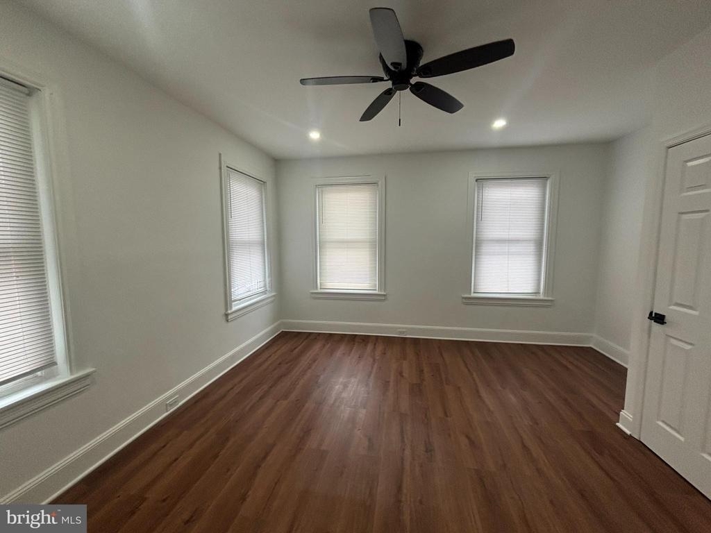 320 Loney Street - Photo 12