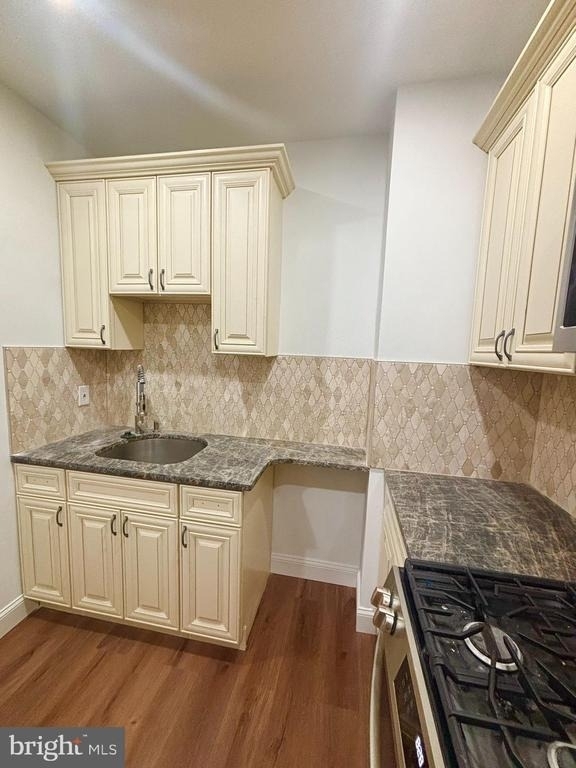 320 Loney Street - Photo 3