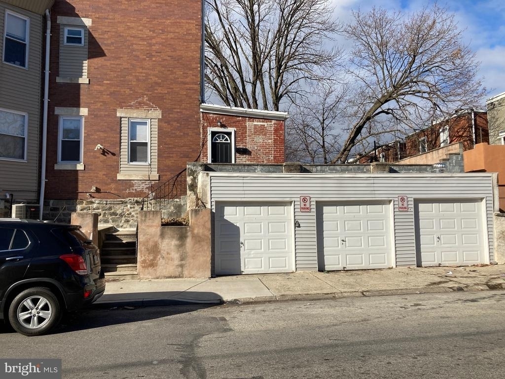 5301 Catharine Street - Photo 9