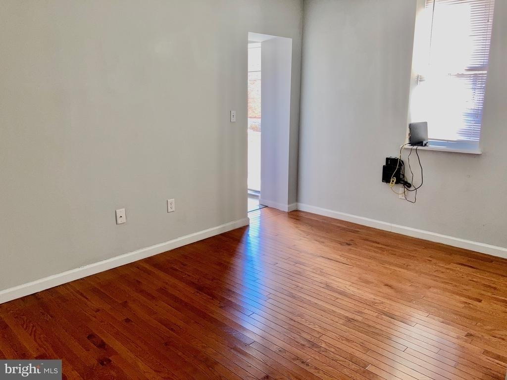 5301 Catharine Street - Photo 4