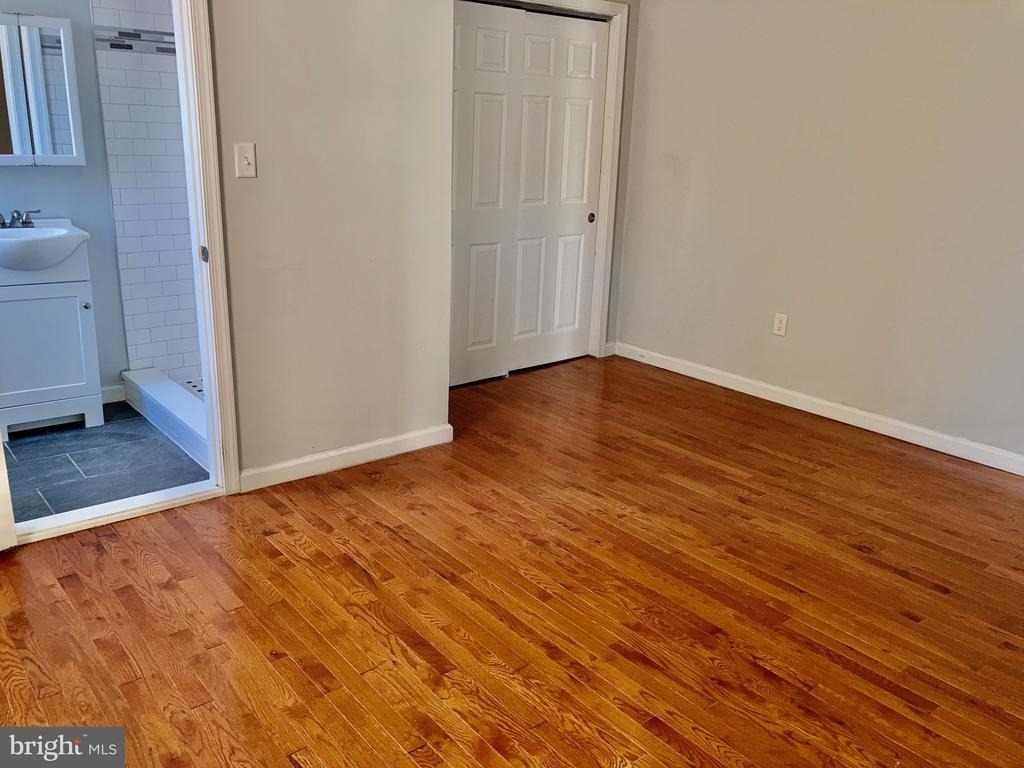 5301 Catharine Street - Photo 3