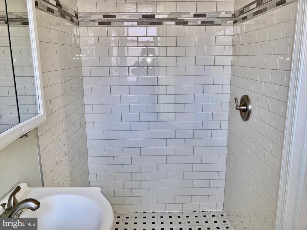 5301 Catharine Street - Photo 2
