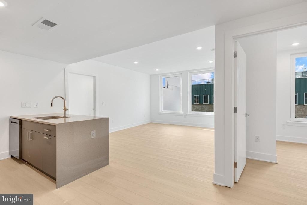 2000 Dreer Street - Photo 2