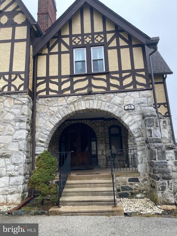 25 Montrose Avenue - Photo 1
