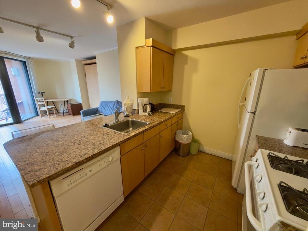 631 D Street Nw - Photo 10