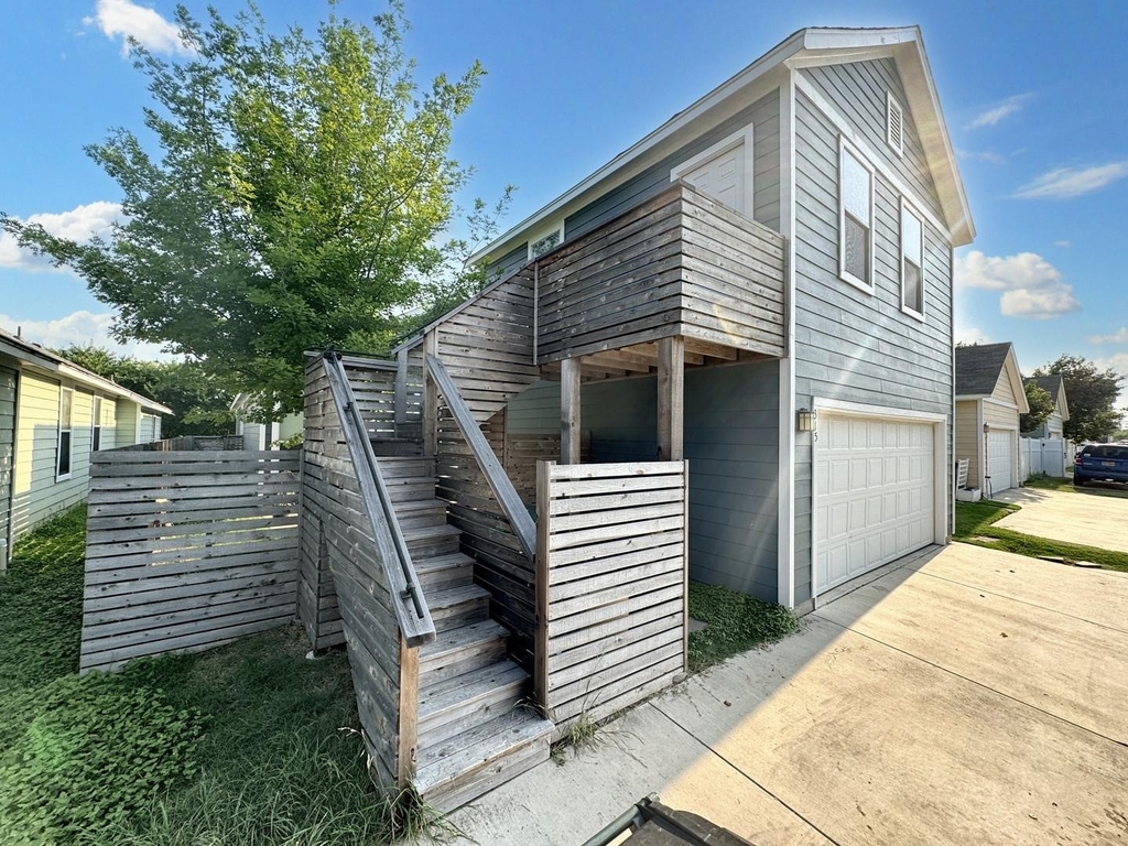 315 Rachel St - Photo 2