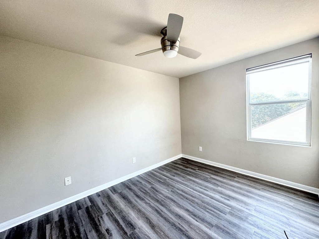 315 Rachel St - Photo 9