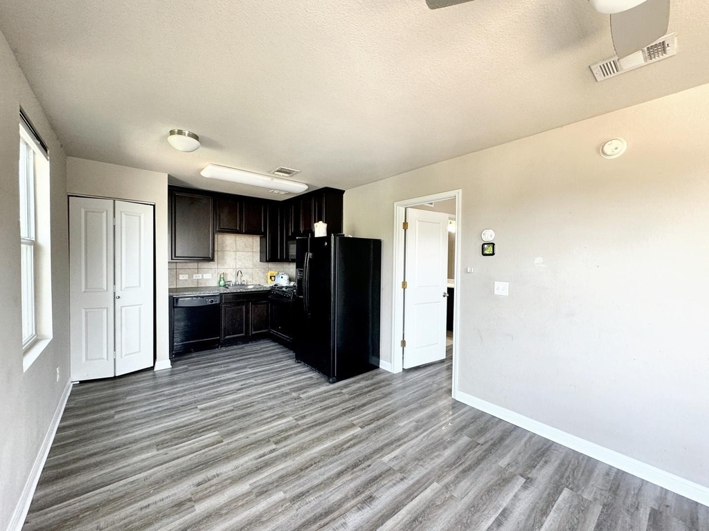 315 Rachel St - Photo 4