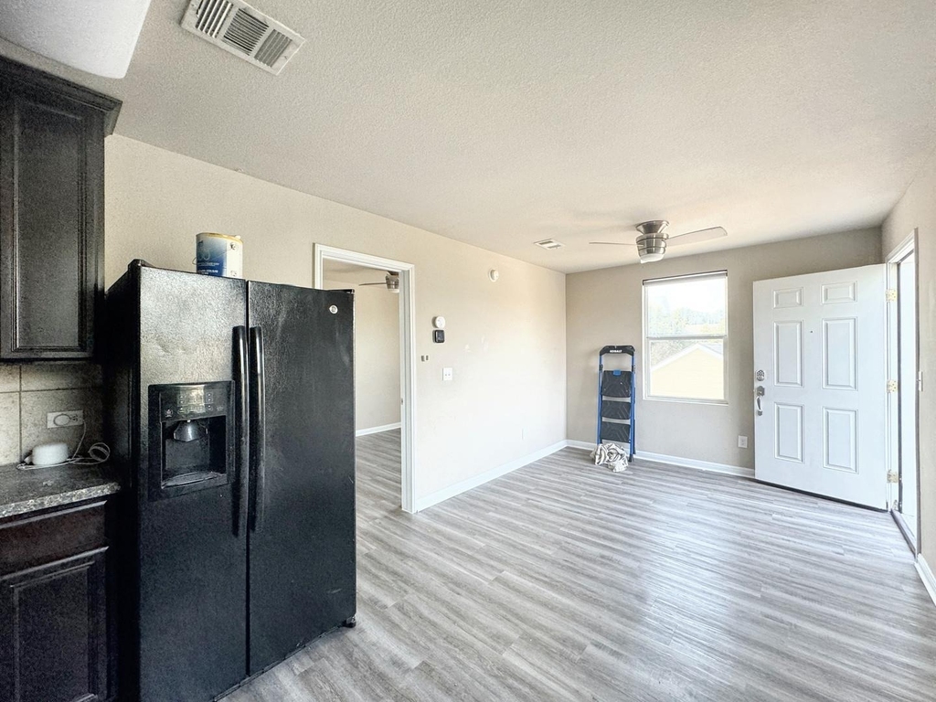 315 Rachel St - Photo 7