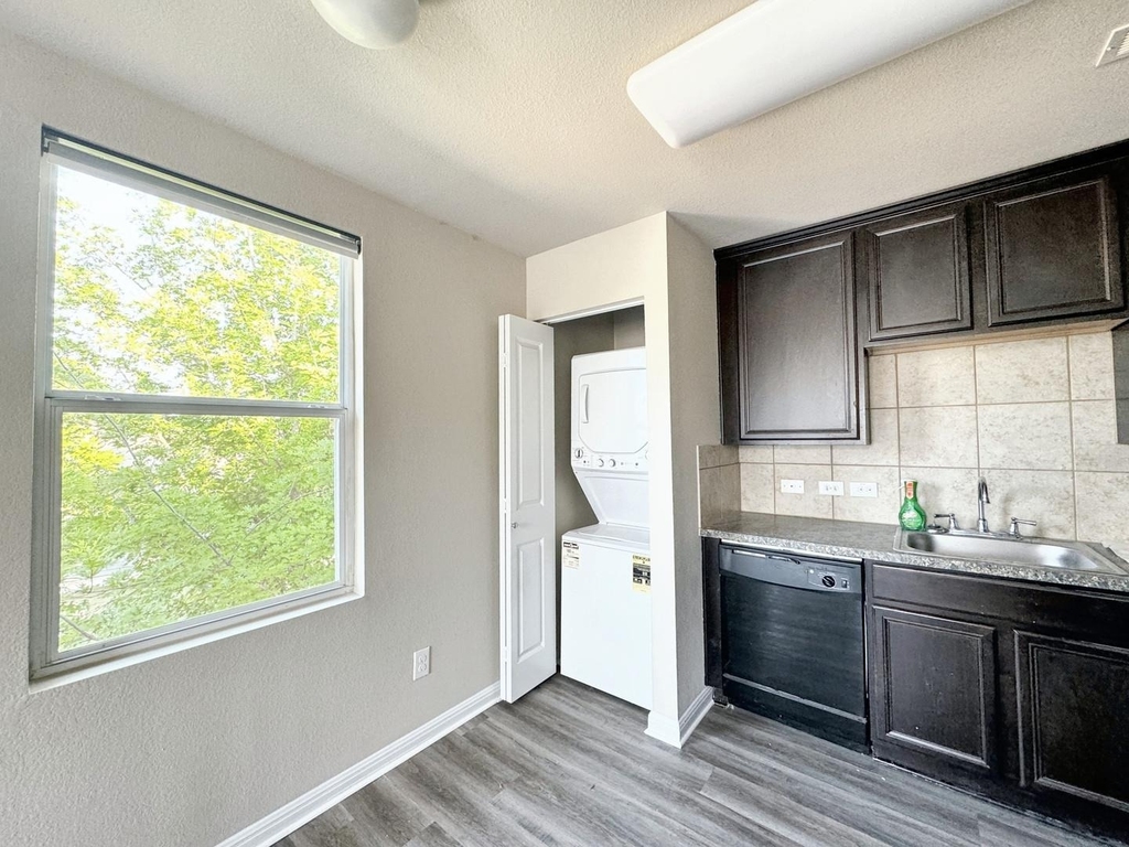 315 Rachel St - Photo 6