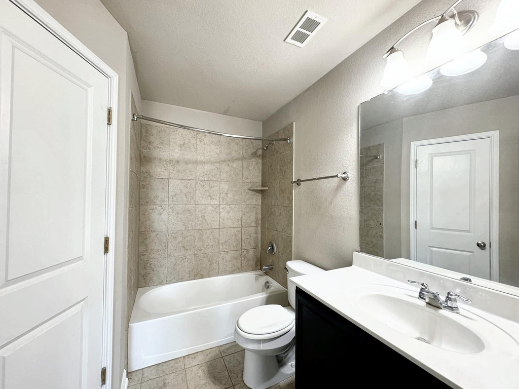 315 Rachel St - Photo 10