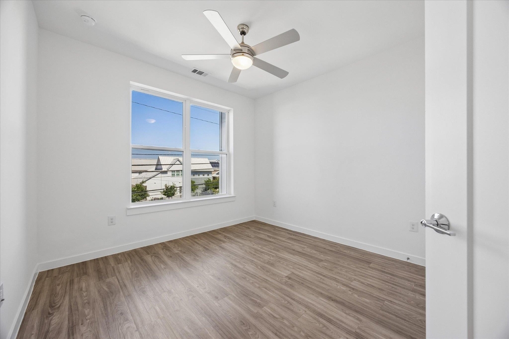 4801 Springdale Rd - Photo 8