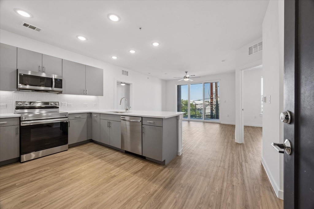 4801 Springdale Rd - Photo 4