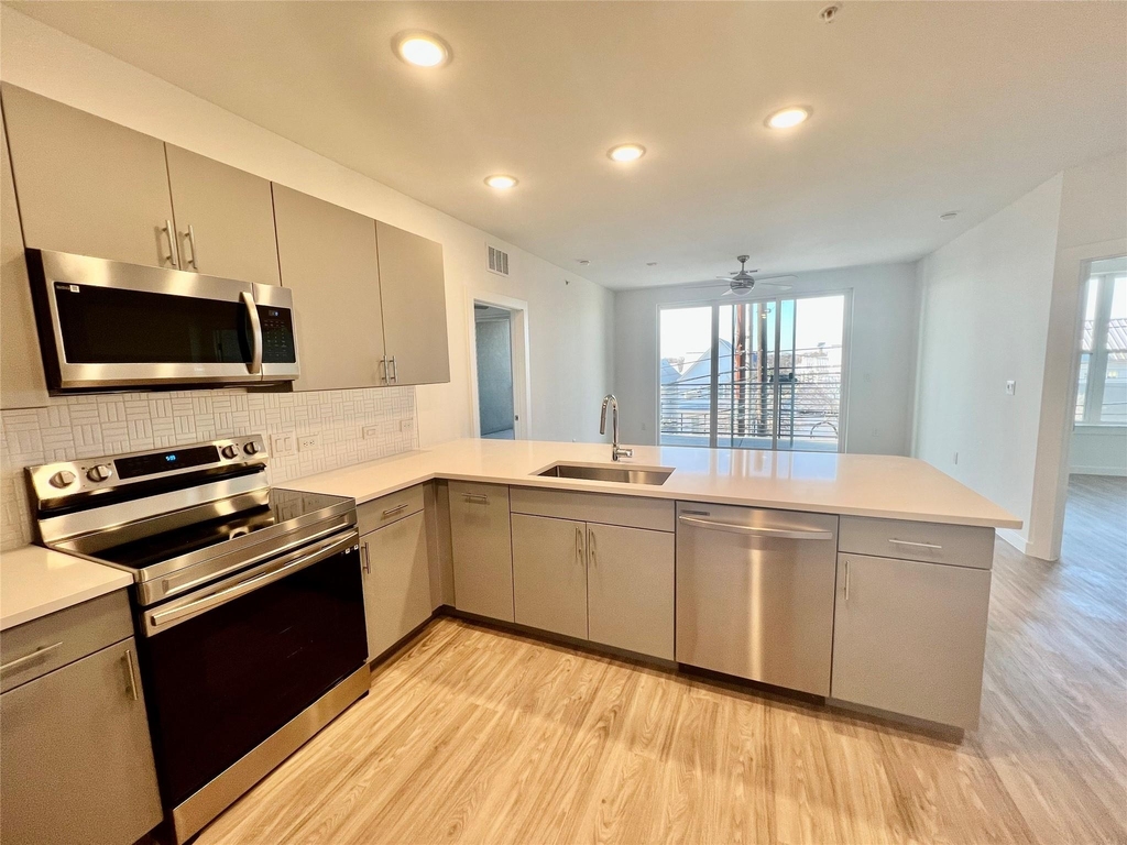 4801 Springdale Rd - Photo 3