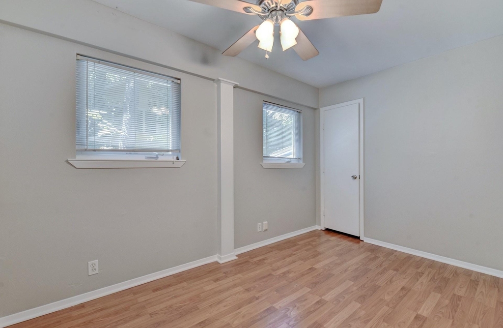 2712 Whitis Ave - Photo 9