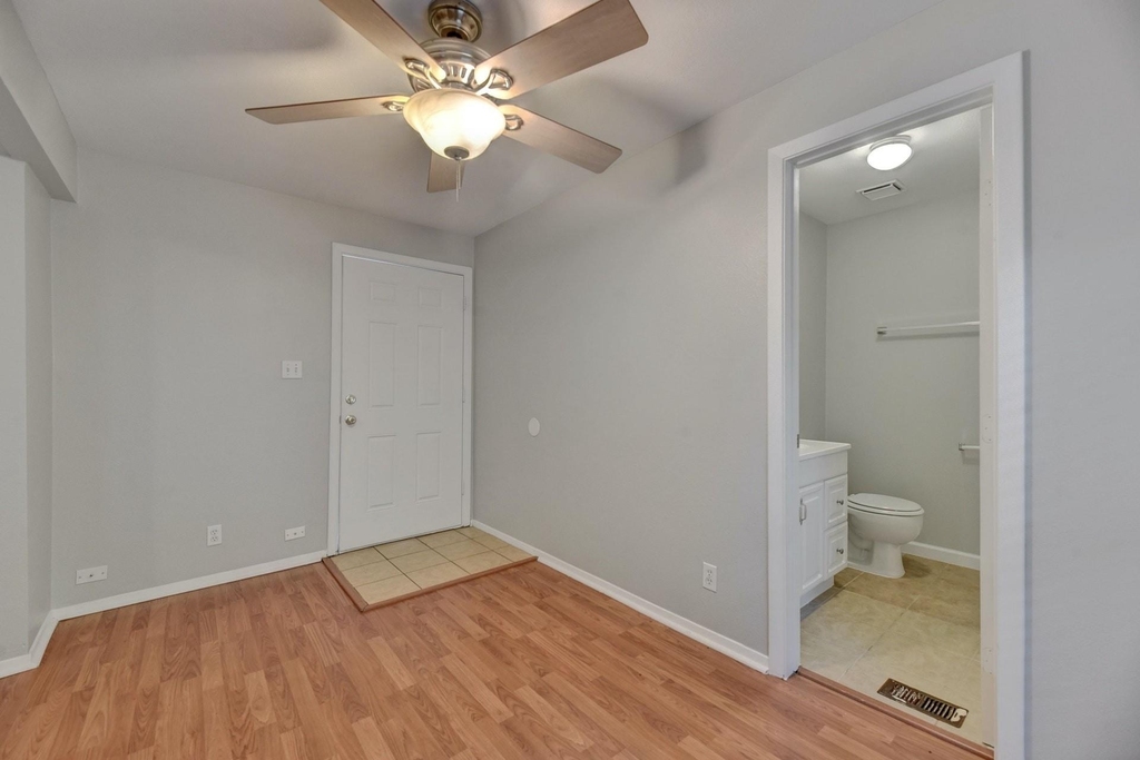 2712 Whitis Ave - Photo 3