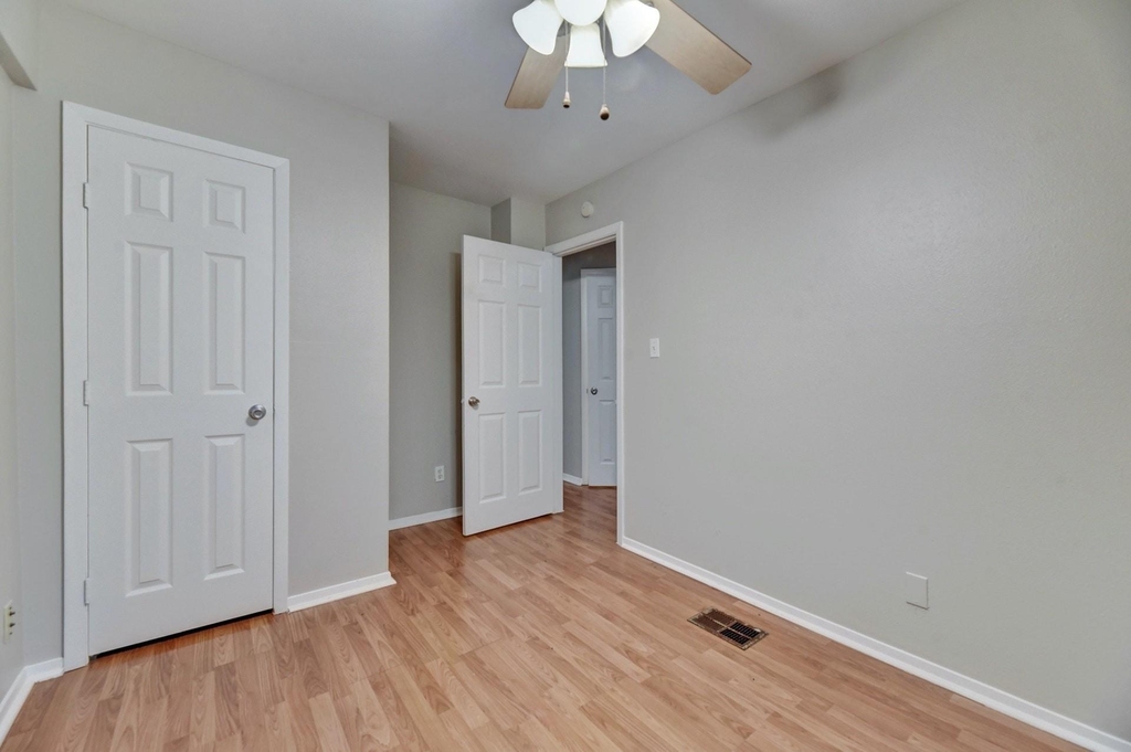 2712 Whitis Ave - Photo 8