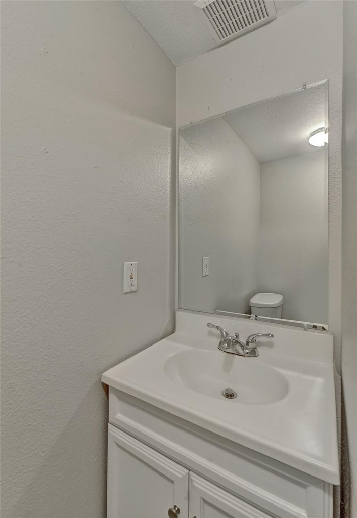 2712 Whitis Ave - Photo 15