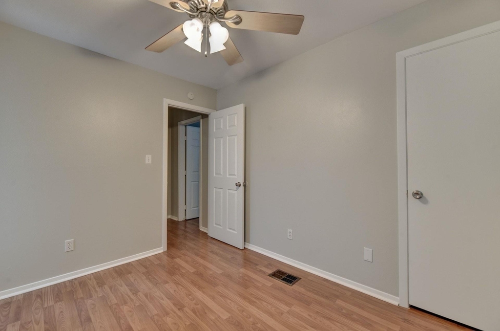 2712 Whitis Ave - Photo 12