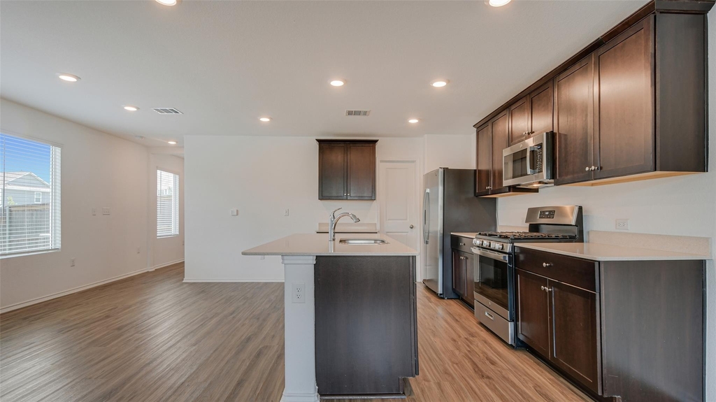7212 Dancing Wind Ln - Photo 4
