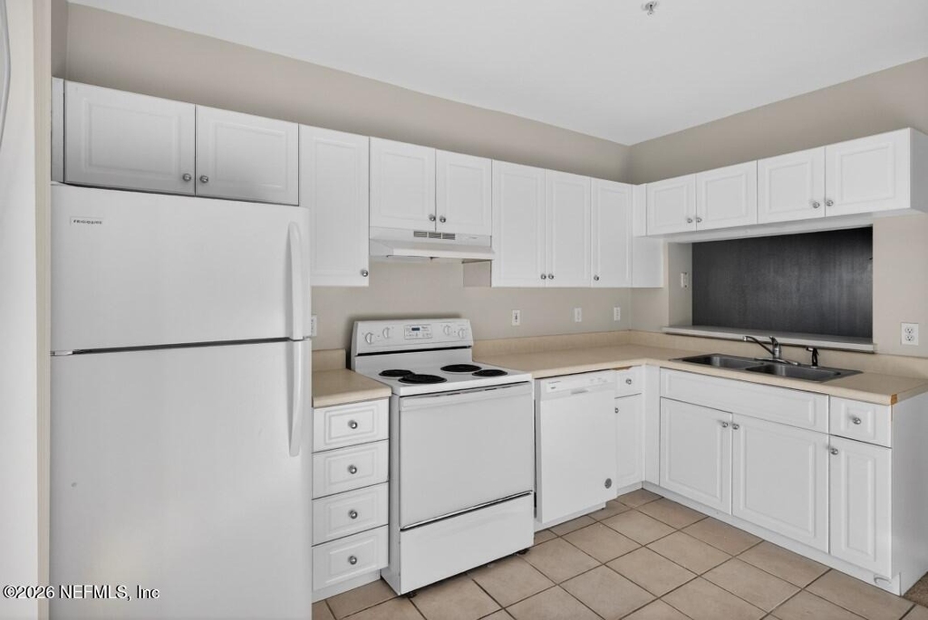 340 E Ashley Street - Photo 8