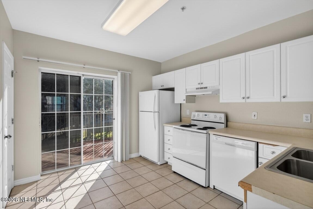 340 E Ashley Street - Photo 7