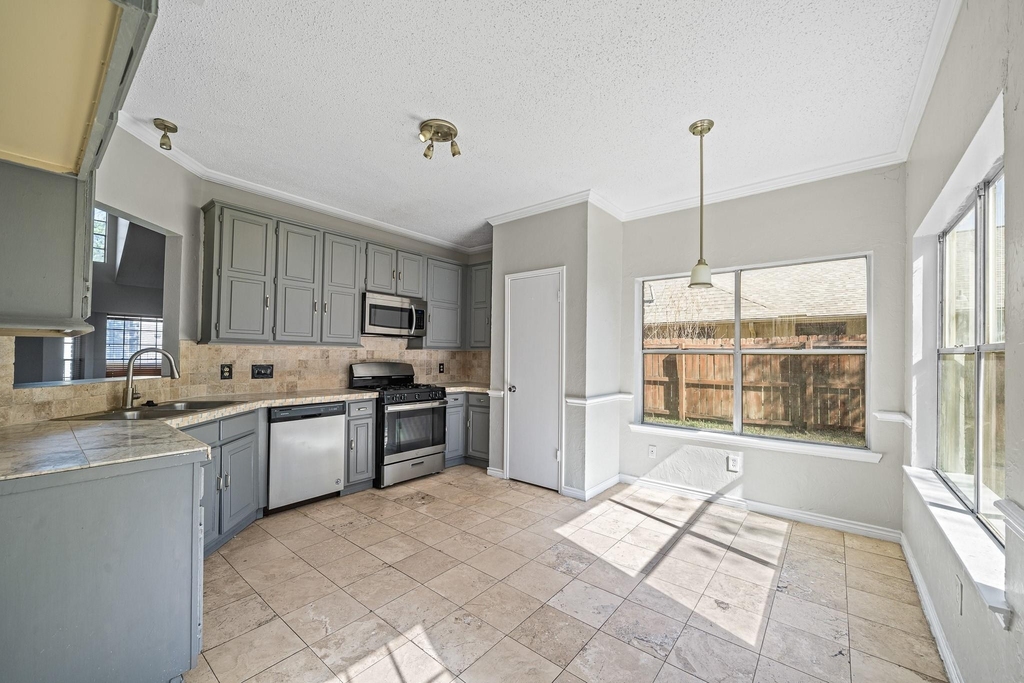 11123 Gatesden Drive - Photo 9