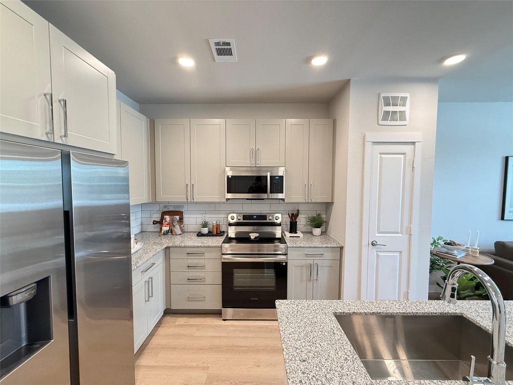 1610 Campbell Rd - Photo 2