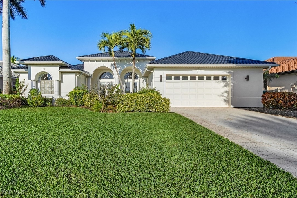 3724 Surfside Boulevard - Photo 2