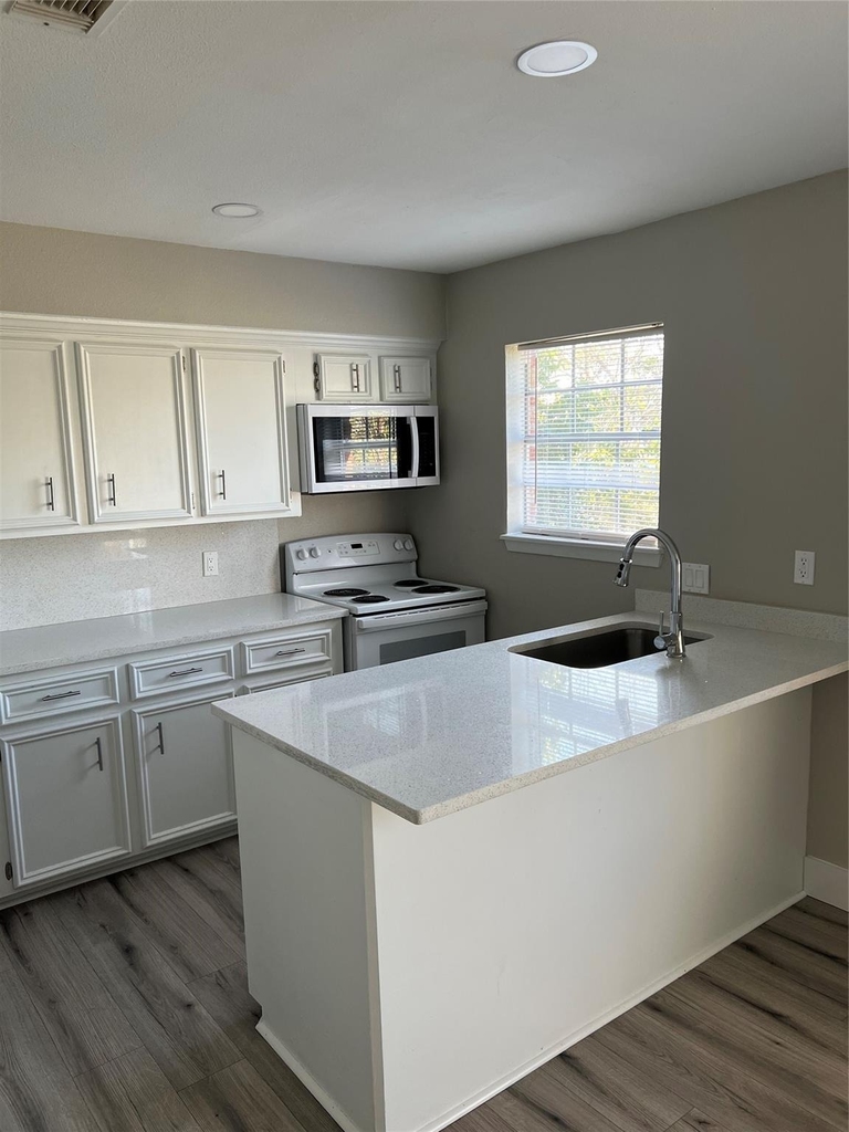 511 Commerce Street - Photo 1