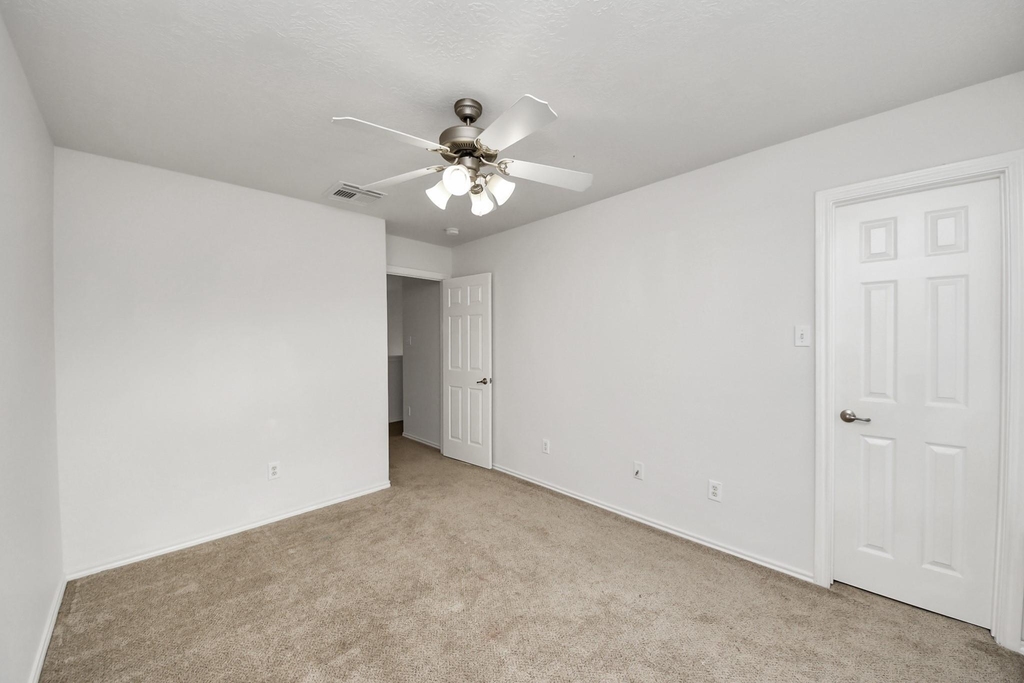 6411 Bright Falls Lane - Photo 16