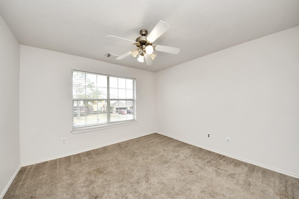6411 Bright Falls Lane - Photo 17