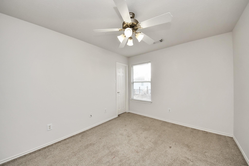 6411 Bright Falls Lane - Photo 15