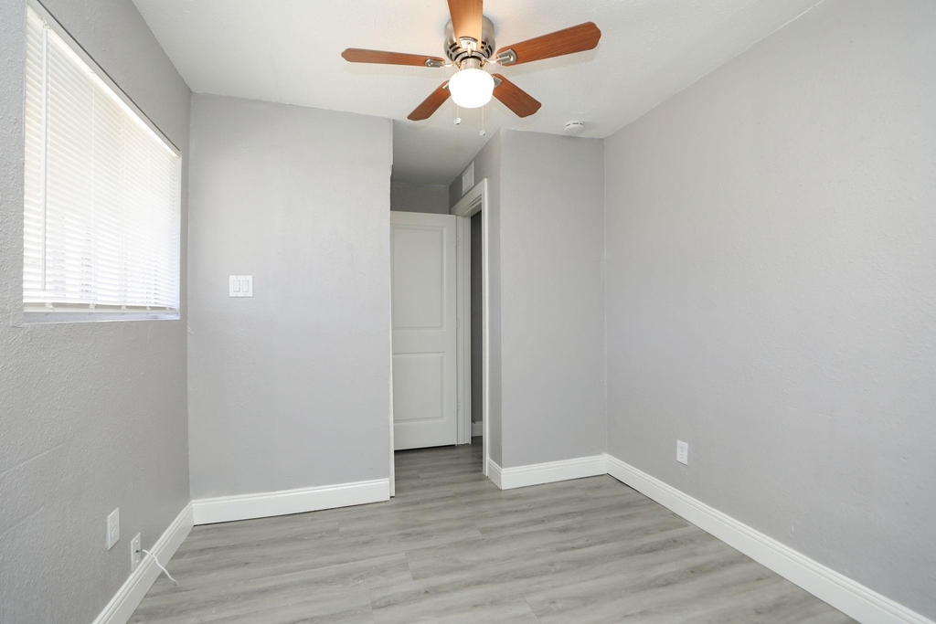 8127 Colonial Lane - Photo 14