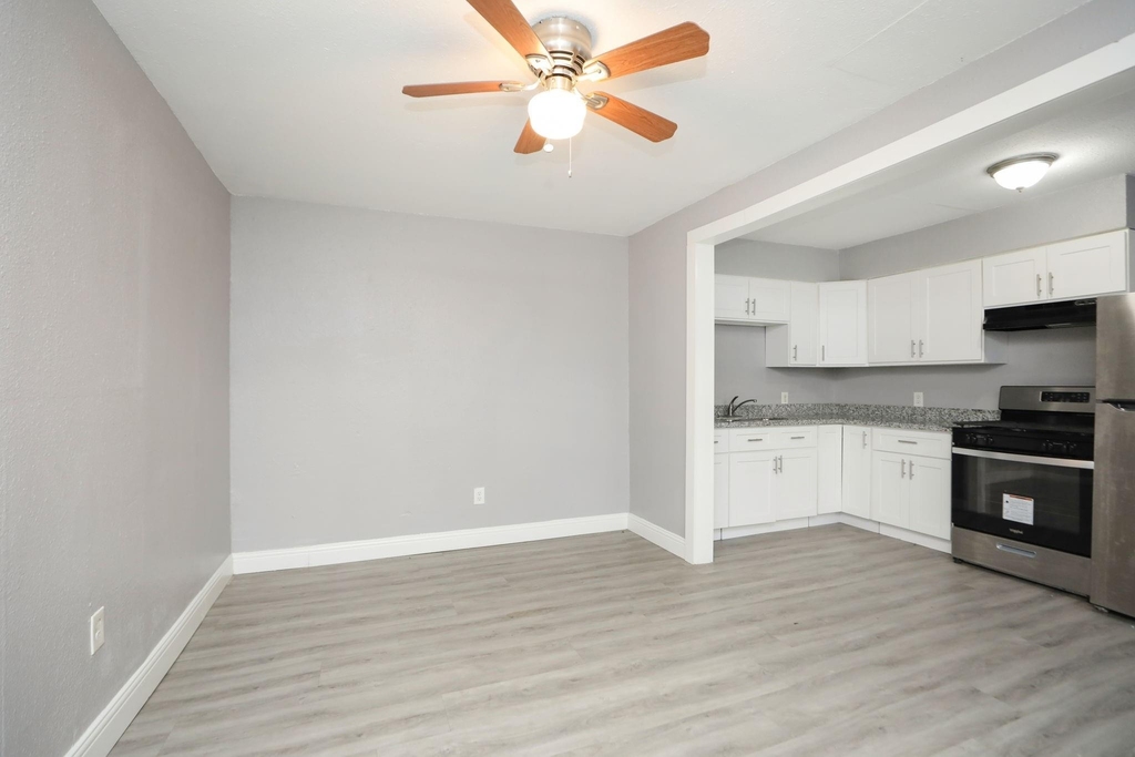 8127 Colonial Lane - Photo 5
