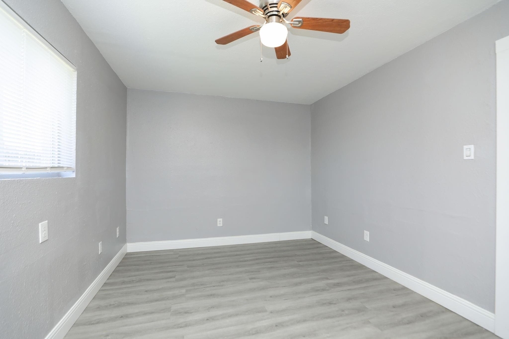 8127 Colonial Lane - Photo 12