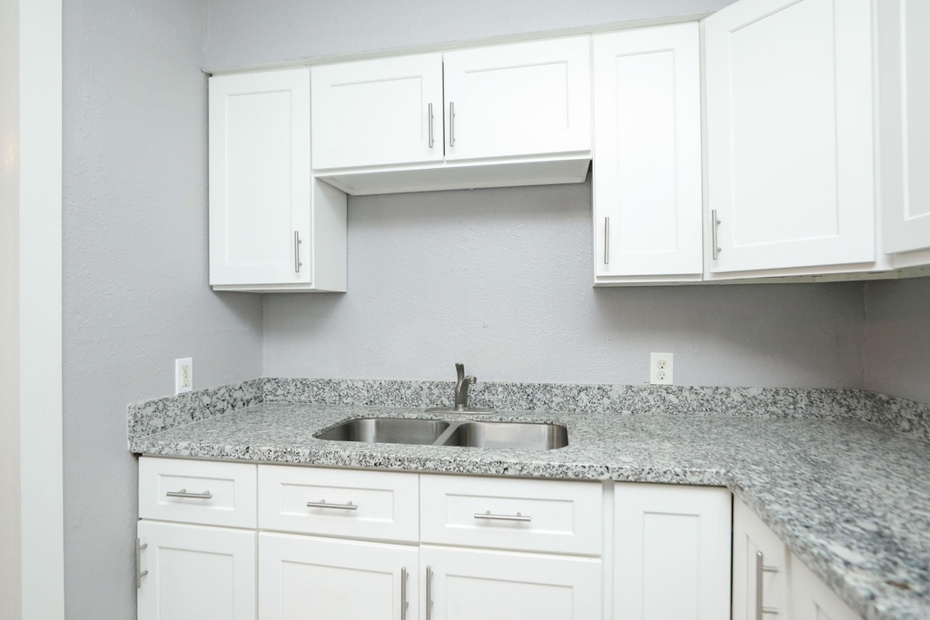 8127 Colonial Lane - Photo 9